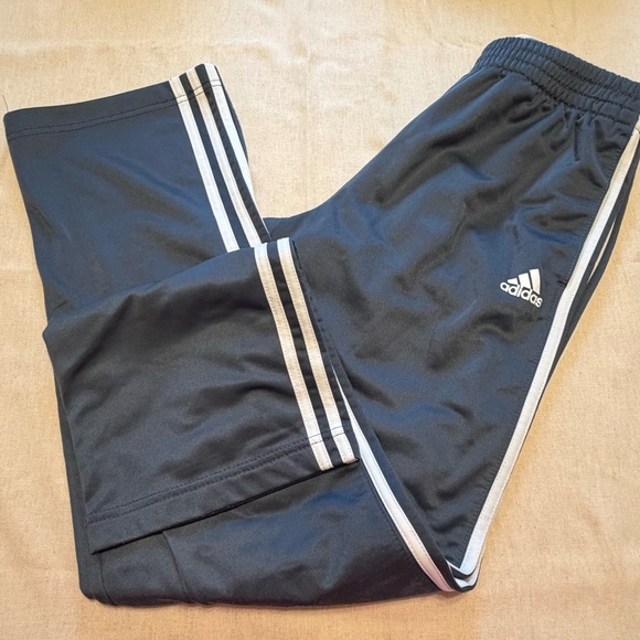 Boys Grey Adidas Shorts - Picture 1 of 2